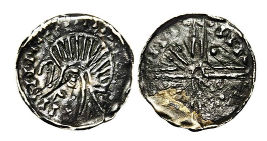 Hiberno-Norse , AR penny, 1095-1110, Dublin. Phase VI. Long cross. Obverse : Stylized bust r, crook in field left. Reverse : Long cross with pellets and rods in angles. Pseudo-inscription. Ref.: S., 6187. 0,46g.  