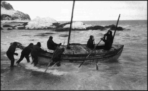 Launching the James Caird from Elephant Island on 24 April 1916. Image courtesy Dix Noonan Webb
