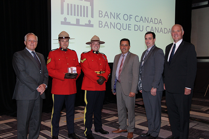 Bank of Canada gives the 2017 Law Enforcement Award of Excellence for Counterfeit Deterrence to the RCMP's Integrated Counterfeit Enforcement Team. Photo courtesy CNW Group/Bank of Canada