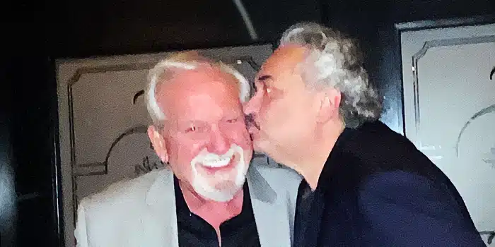 PNG Gives Robert Brueggeman 2023 Lifetime Achievement Award. Image: Dealer Kevin Lipton plants a kiss on Brueggeman's cheek. Image: Donn Pearlman.