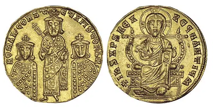 Constantine VII Porphyrogenitus, with Romanus I and Christopher, AV Histamenon Nomisma. Constantinople, 924-931 CE. Image: Roma.
