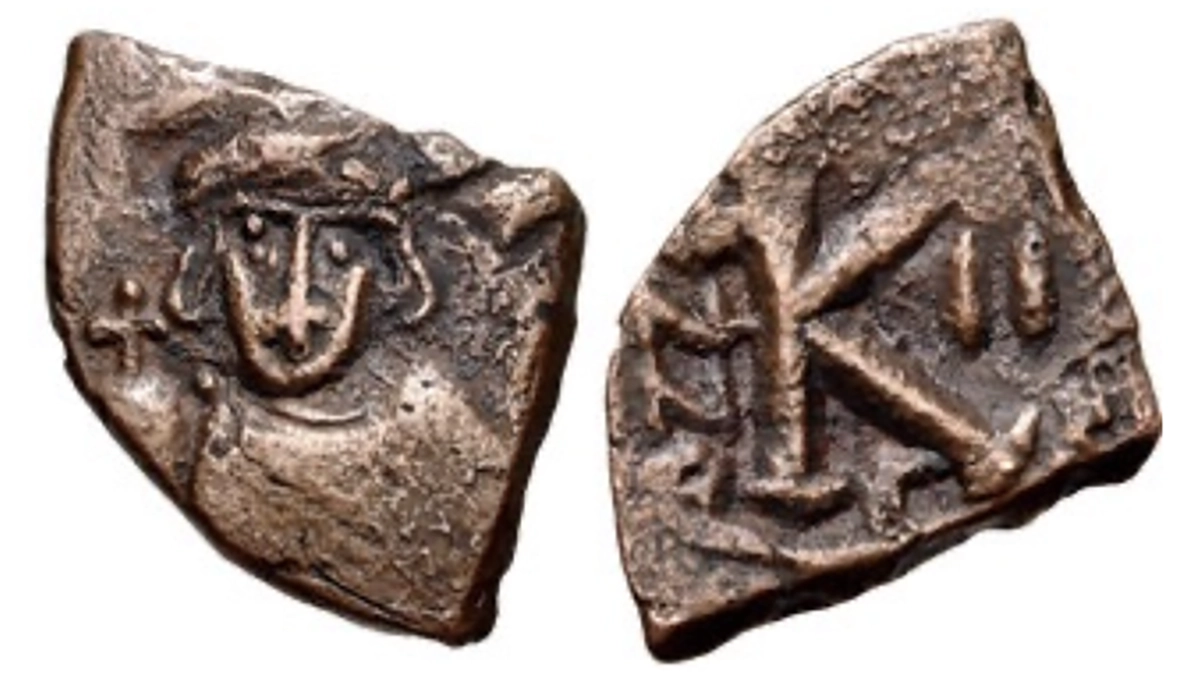 Justinian II, first reign, 685-695. Half Follis, 3.52g. Constantinople, 686-687. CNG. Electronic Auction. 15 January 2014. Lot: 879. Realized: $60.