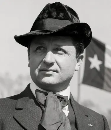 Sculptor Pompeo Luigi Coppini