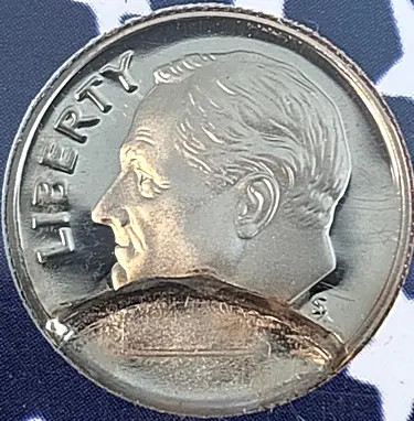 Close up Detail of the 2004-S Proof 10C sealed INSIDE a US MInt Proof Set